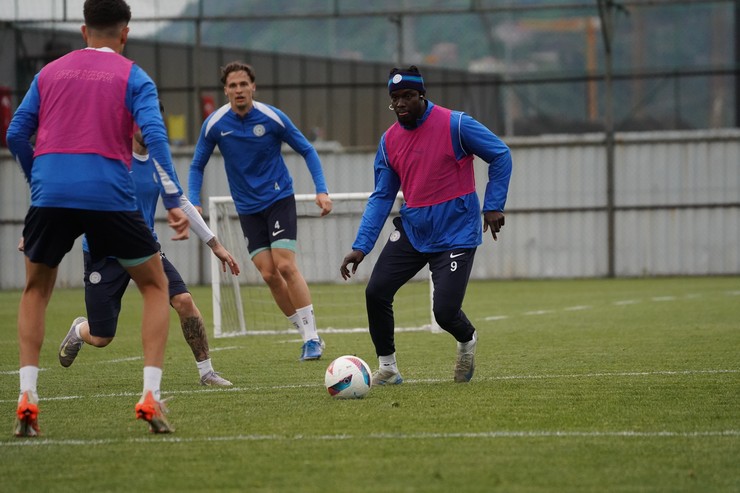 aykur-rizespor-trendyol-super-ligin-son-haftasinda-konuk-edecegi-atakas-hatayspor-maci-hazirliklarina-basladi-3.jpg