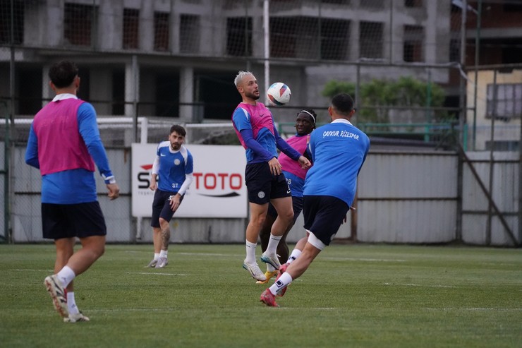 aykur-rizespor-trendyol-super-ligin-son-haftasinda-konuk-edecegi-atakas-hatayspor-maci-hazirliklarina-basladi-7.jpg