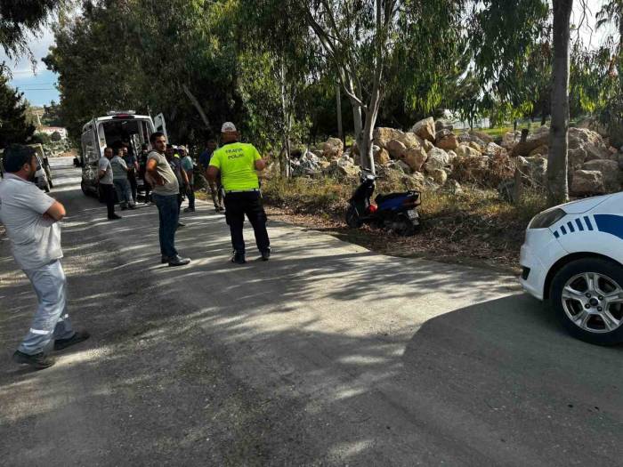 Kontrolden Çıkan Motosiklet Devrildi, Sürücü Yaralandı