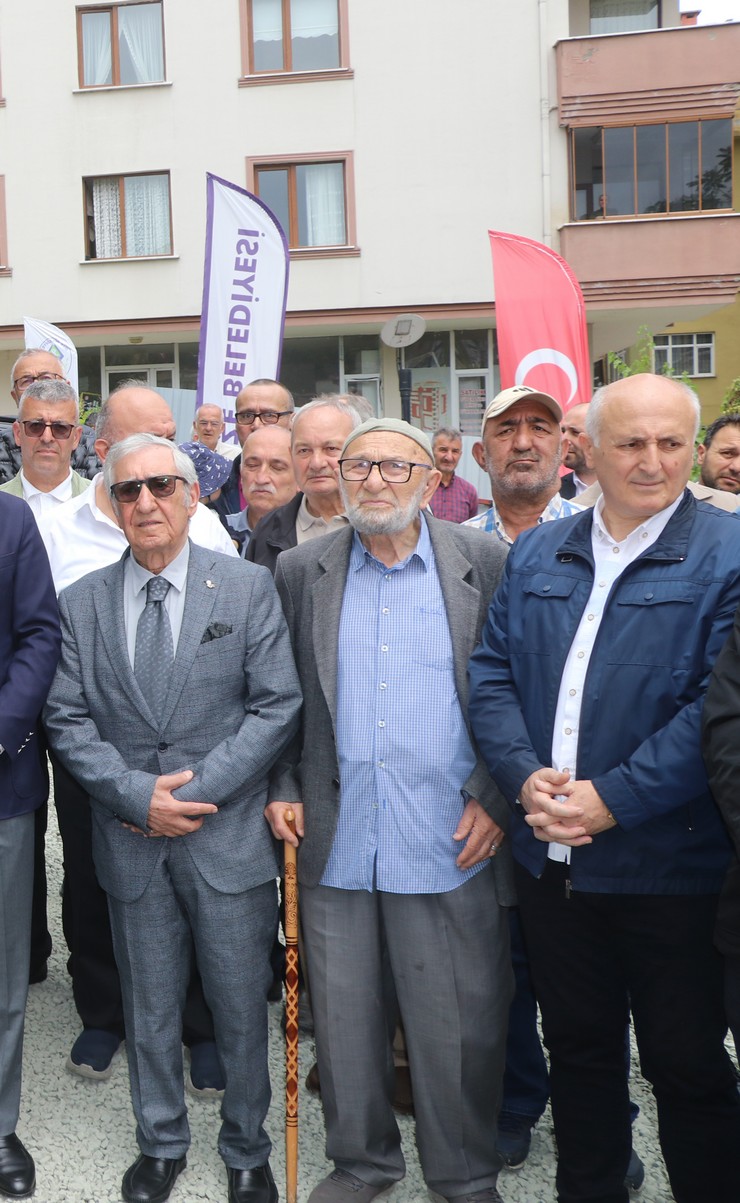 rizede-carsi-mahallesi-camisinin-temeli-torenle-atildi-1.jpg