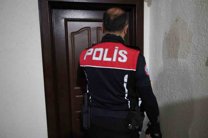 Mersin’de 54 Adrese Operasyon: 89 Aranan Şahıs Yakalandı