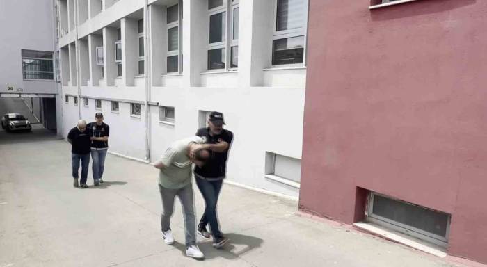 Adana’da ’satmıyoruz, Kullanıyoruz’ Diyen 2 Torbacı Tutuklandı