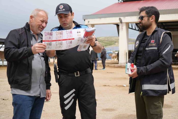 Ekipler Dolandırıcılara Karşı Teyakkuzda: Bayburt Polisinden Kurban Pazarında Sahte Para Ve Dolandırıcılık Uyarısı