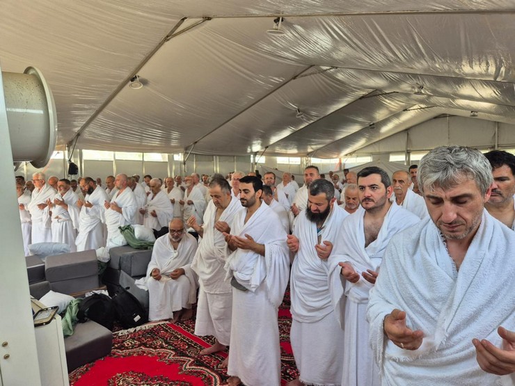 rize-hac-kafilesi-arafat-vakfesini-tamamladi-4.jpg