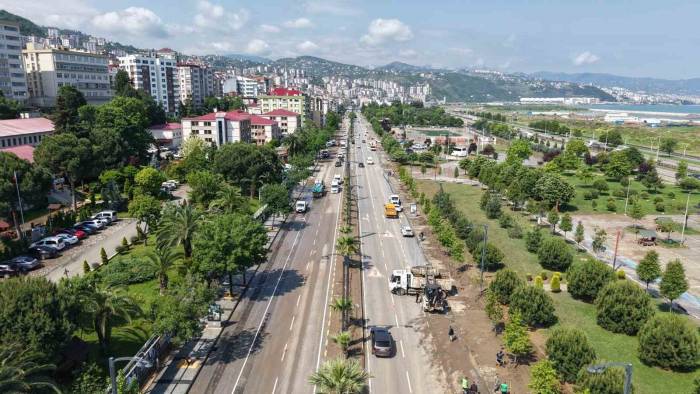 Trabzon’da Devlet Eski Sahil Yolu Büyük Ölçüde Sel Suları Ve Çamurdan Temizlendi