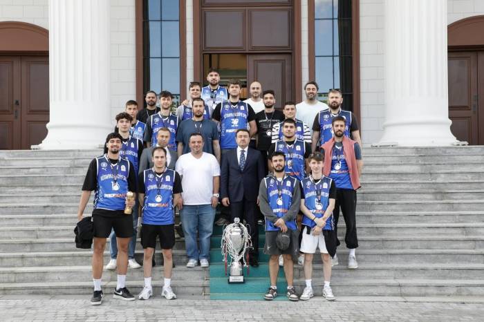 Vali Musa Işın’dan Kütahya Belediyespor Basketbol Takımına Tebrik