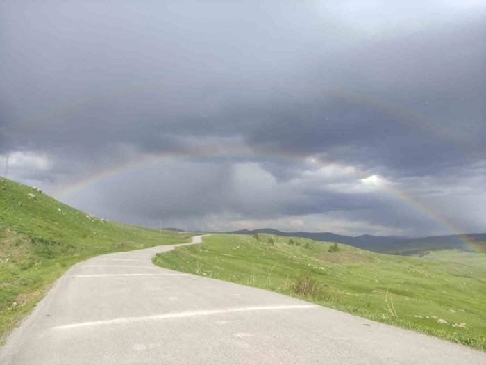 Yağmur Sonrası Oluşan Gökkuşağı Hayran Bıraktı