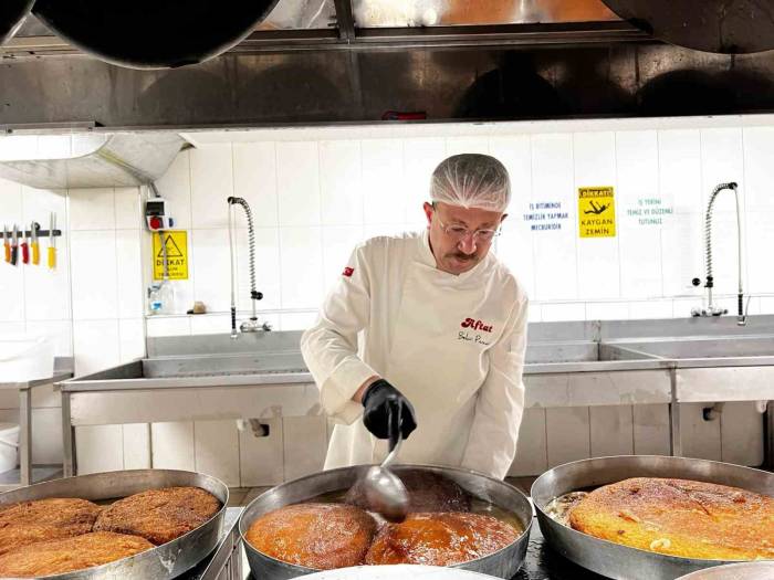Afyonkarahisar’da Kaymaklı Ekmek Kadayıfına Bu Bayramda İlgi Yoğun