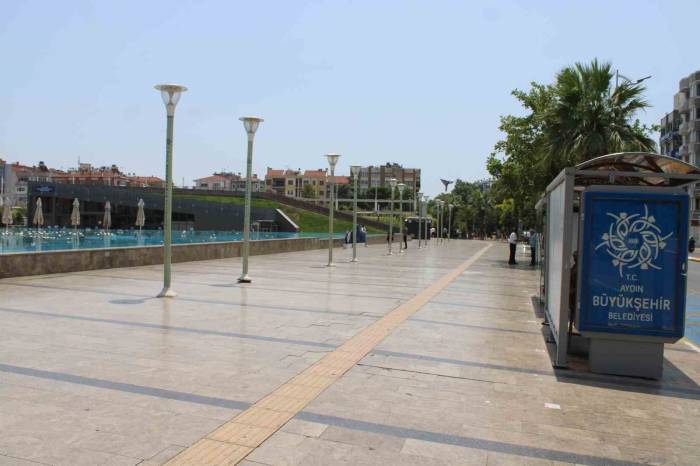 Bayramın İlk Günü Sıcak Hava İle Birlikte Sokaklar Boş Kaldı