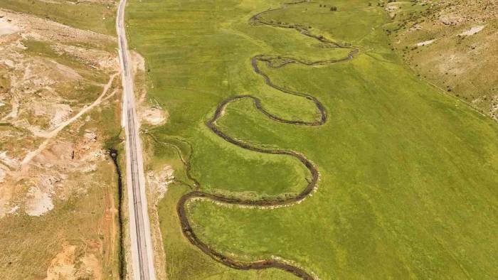 Yeşillik İçindeki Menderesler Havadan Görüntülendi