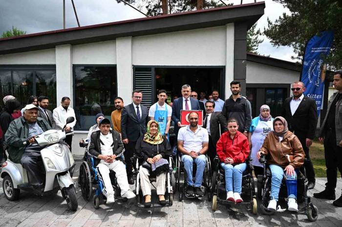 Erzurum Valisi Mustafa Çiftçi Engelli Vatandaşlarla Bir Araya Geldi
