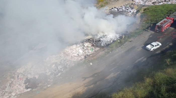 Sultangazi’de Katı Atık Toplama Alanında Yangın Çıktı