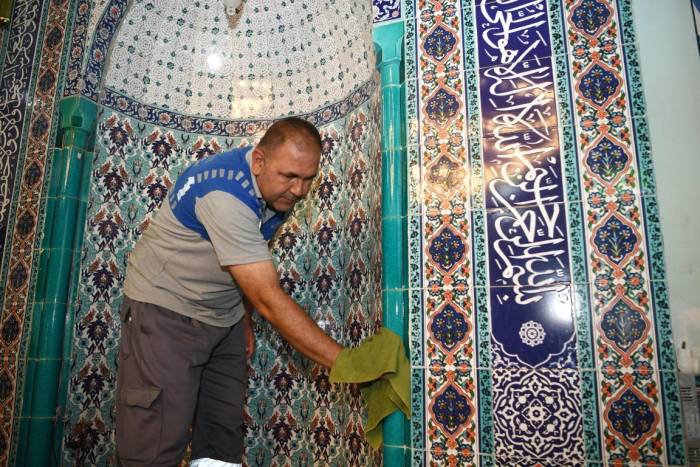 Konyaaltı’nda Bayram Öncesi İbadethaneler Temizlendi