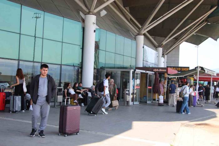 Otogarda Bayram Yoğunluğu Başladı: "350 Lira Olan Bilet, Bir Anda 500 Lira Olmuş"