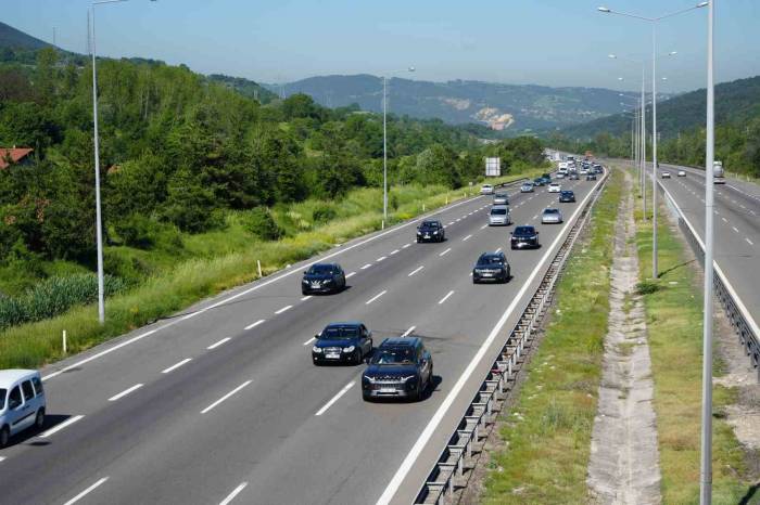 Tem Otoyolu’nda Bayram Yoğunluğu