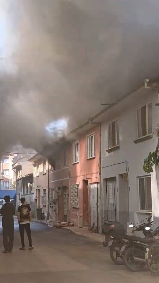 Bursa’da Bir Daire Alevlere Teslim Oldu