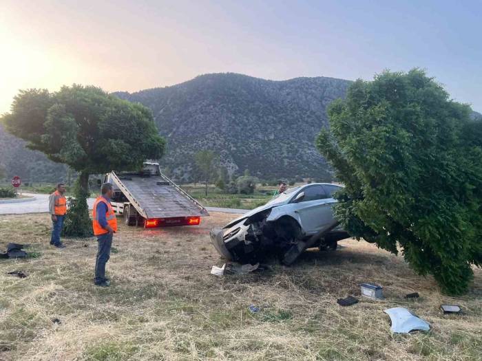 Çorum’da İki Otomobil Çarpıştı: 2 Yaralı