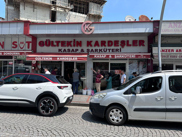 rizede-kurban-bayrami-sonrasi-kasaplarda-kiyma-yogunlugu-1.jpg