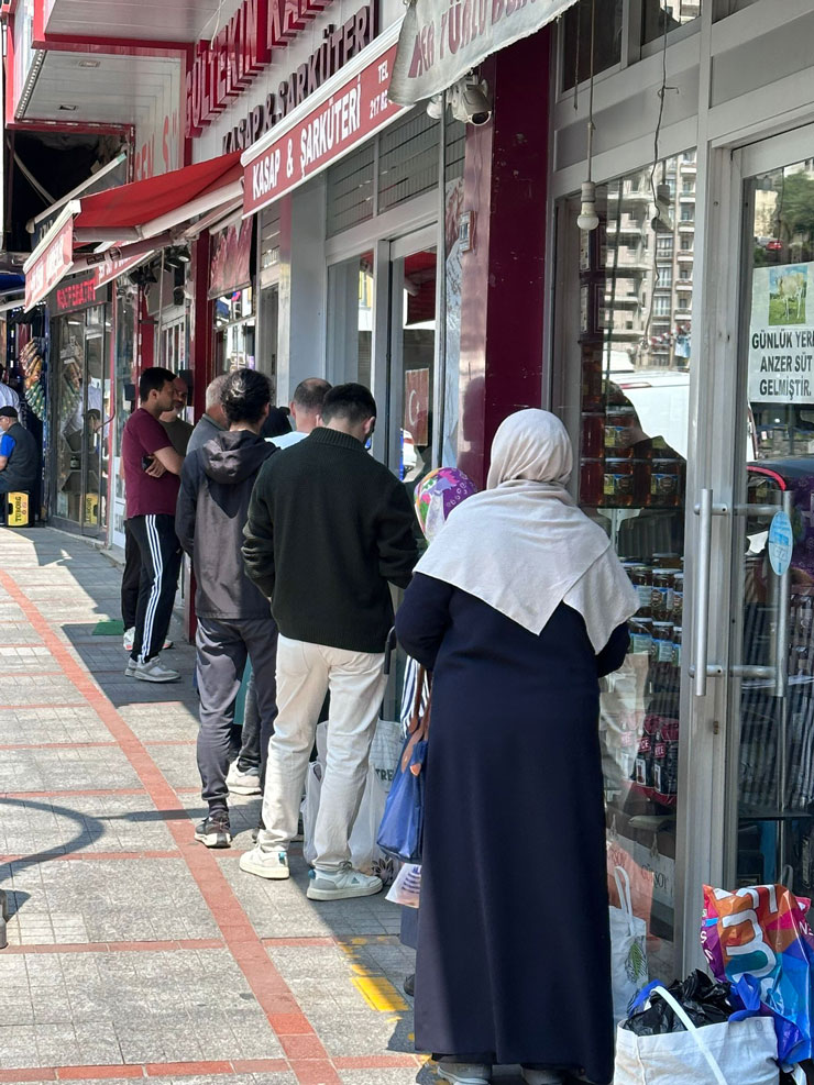 rizede-kurban-bayrami-sonrasi-kasaplarda-kiyma-yogunlugu-2.jpg