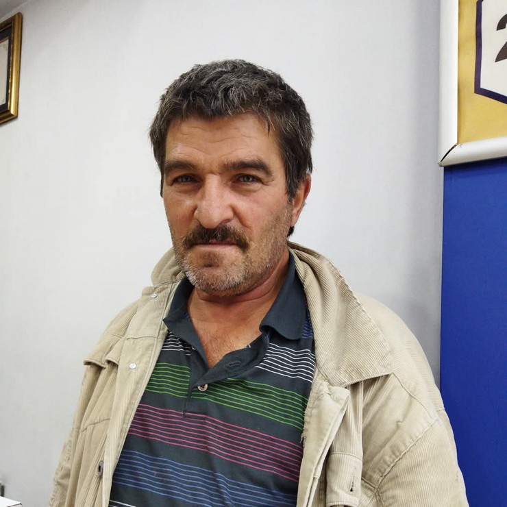 trabzonun-arakli-ilcesinde-dereye-yuvarlanan-hafif-ticari-aracta-surucusu-s-s-nin-yaralandigi-kazada-aracta-bulunan-mustafa-guzeldal-67-ve-esi-fikriye-guzeldal-65.jpg