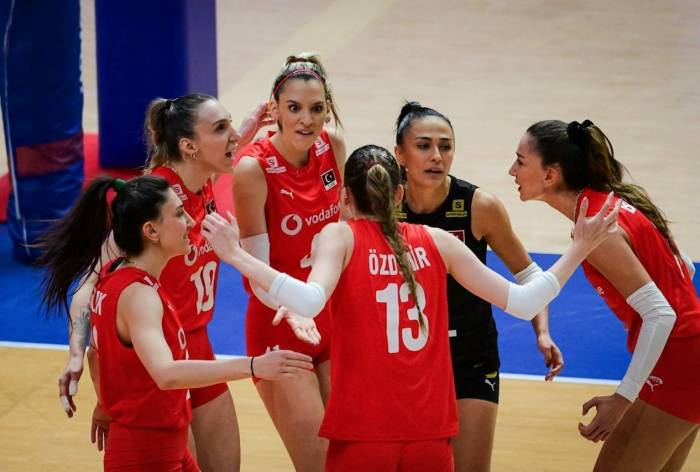 A Milli Kadın Voleybol Takımı, Polonya’yı 3-2 Mağlup Etti
