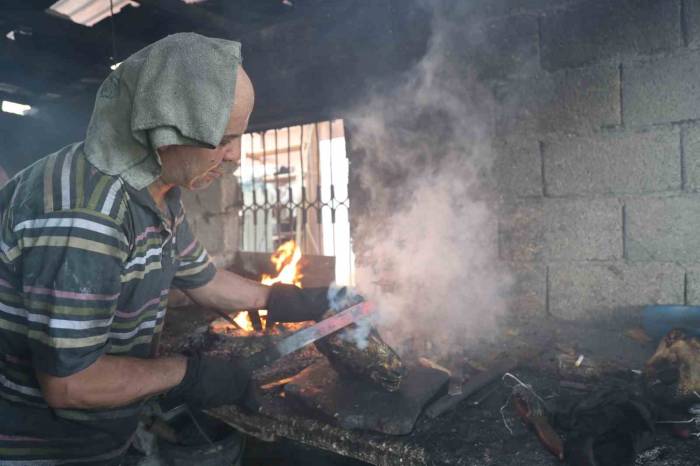 Adana Sıcağında "Kelle Paça" Ütücülerin Zorlu Mesaisi