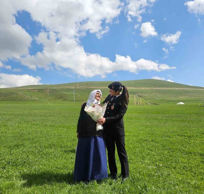 Ağrı’da Jandarmadan Bayramda Şehit Ailelerine Vefa Ziyareti