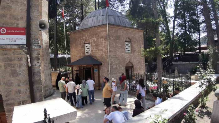 Akşemseddin Hazretleri Türbesine Bayram Tatilinde Yoğun İlgi