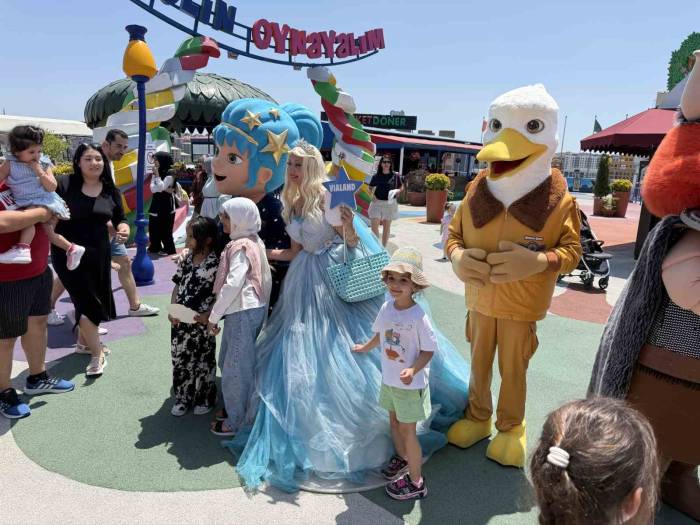 Bayramın İkinci Gününde Çocuklar Eğlence Merkezine Akın Etti