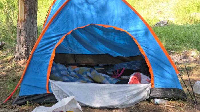 Ormanda Çadır Kurup Kamp Yapan Öğretmen Kayboldu