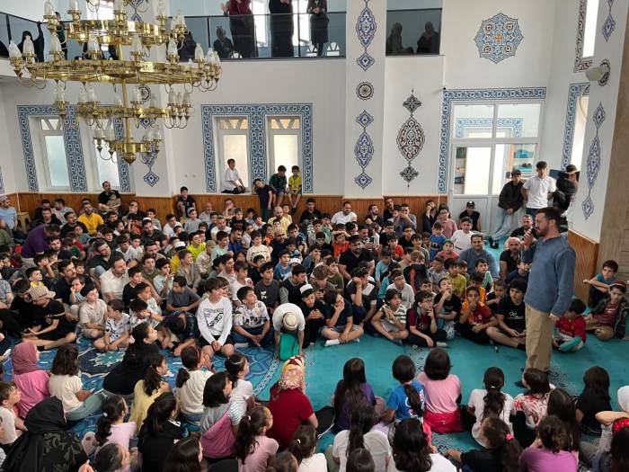 Dijital Dünyada Yolunu Arayan Çocuklara Rehberlik