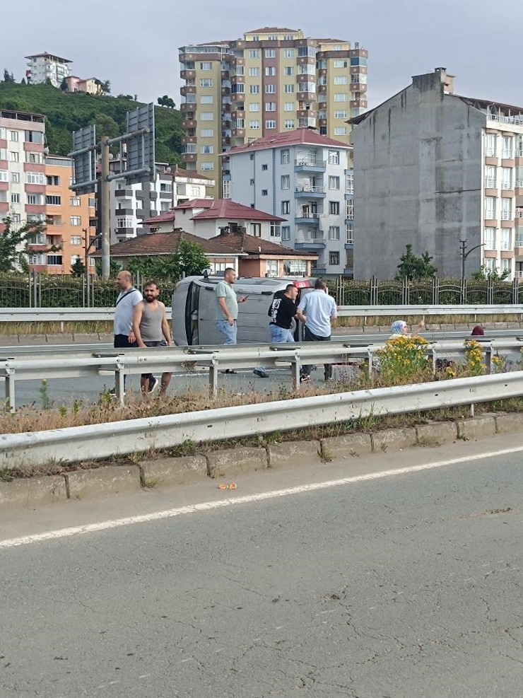 rizede-takla-atan-hafif-ticari-aractaki-2-kisi-oldu-3-kisi-yaralandi-2.jpg