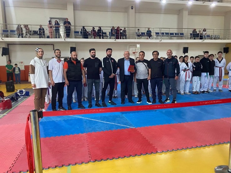 rizede-tekvando-heyecani-osman-tatoglu-minikler-ve-anadolu-yildizlar-ligi-il-secmeleri-basariyla-tamamlandi-3.jpg