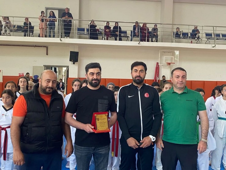 rizede-tekvando-heyecani-osman-tatoglu-minikler-ve-anadolu-yildizlar-ligi-il-secmeleri-basariyla-tamamlandi-5.jpg
