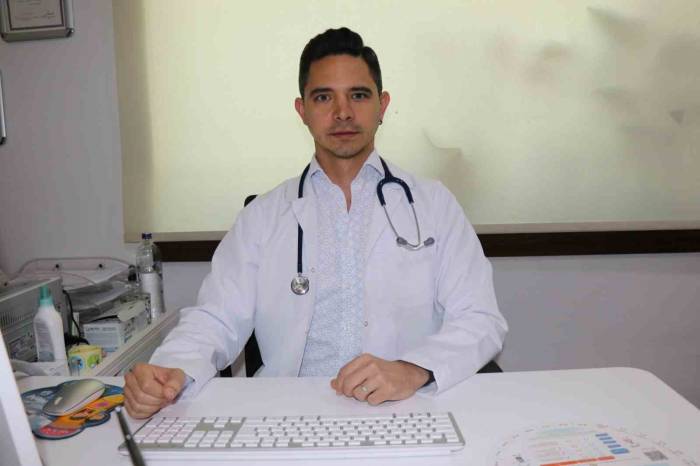 6 Aydan Küçük Bebeğinizi Denize Sokmayın