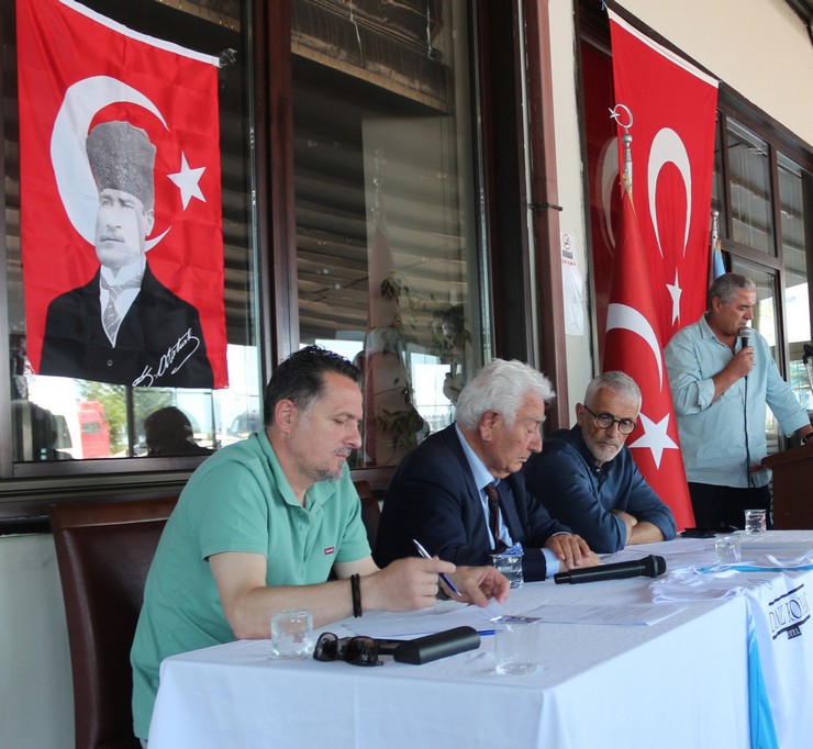 tff-3-lig-ekiplerinden-pazarspor-kulubunde-gerceklestirilen-olagan-genel-kurul-13.jpg