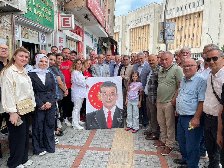cumhuriyet-halk-partisi-chp-rize-il-orgutu-kurban-bayraminin-dorduncu-gununde-geleneksel-bayramlasma-toreni-duzenledi-1.jpg