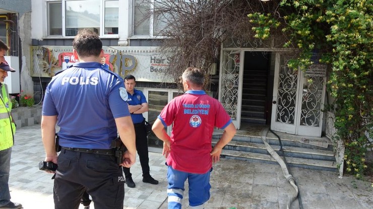 sel-temizleme-calismalarinda-karbonmonoksit-gazi-zehirlenmesi-2-belediye-iscisi-hastaneye-kaldirildi-2.jpg