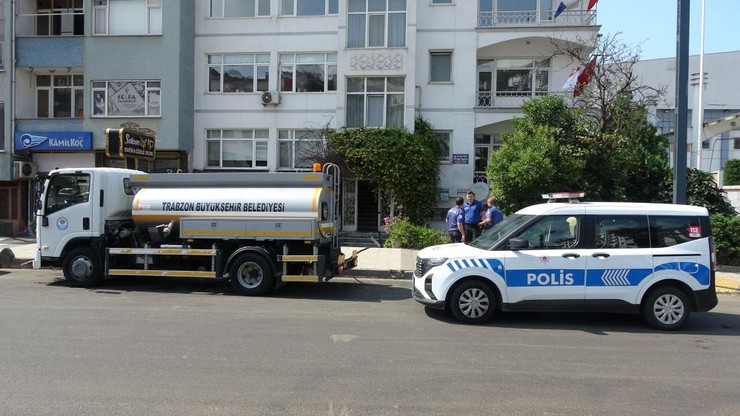 sel-temizleme-calismalarinda-karbonmonoksit-gazi-zehirlenmesi-2-belediye-iscisi-hastaneye-kaldirildi-3.jpg