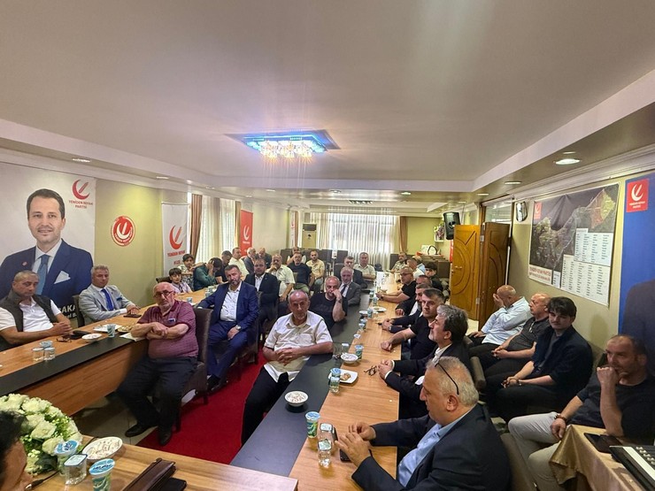 yeniden-refah-partisi-rize-il-baskanligi-kurban-bayrami-vesilesiyle-parti-binasinda-genis-katilimli-bir-bayramlasma-programi-duzenledi-1.jpg
