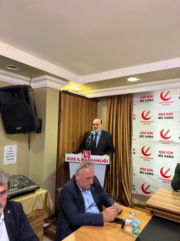 yeniden-refah-partisi-rize-il-baskanligi-kurban-bayrami-vesilesiyle-parti-binasinda-genis-katilimli-bir-bayramlasma-programi-duzenledi-2.jpg