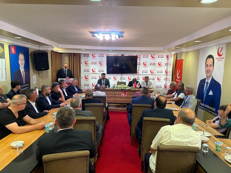 yeniden-refah-partisi-rize-il-baskanligi-kurban-bayrami-vesilesiyle-parti-binasinda-genis-katilimli-bir-bayramlasma-programi-duzenledi-3.jpg