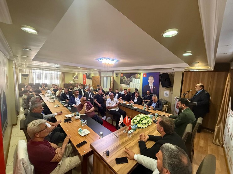 yeniden-refah-partisi-rize-il-baskanligi-kurban-bayrami-vesilesiyle-parti-binasinda-genis-katilimli-bir-bayramlasma-programi-duzenledi-5.jpg