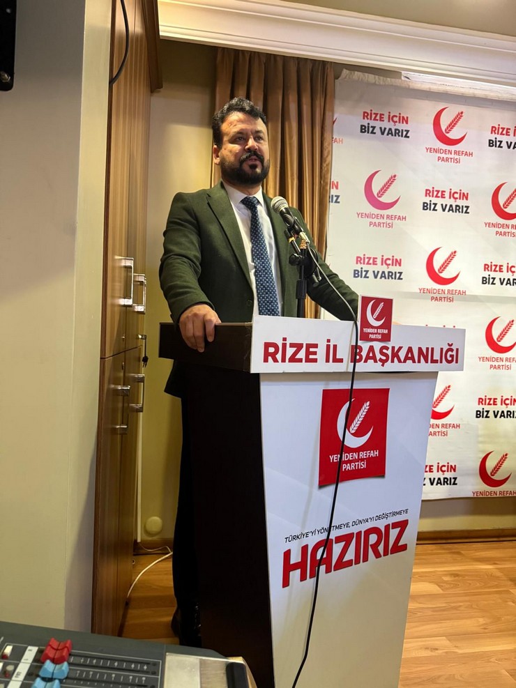 yeniden-refah-partisi-rize-il-baskanligi-kurban-bayrami-vesilesiyle-parti-binasinda-genis-katilimli-bir-bayramlasma-programi-duzenledi-7.jpg