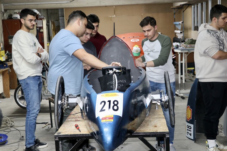 karadeniz-teknik-universitesi-ogrencileri-12-yilda-8-hidrojenli-arac-uretti-1.jpg