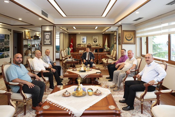 deva-partisi-genel-baskan-yardimcisi-ve-istanbul-milletvekili-hasan-karal-bayram-vesilesiyle-geldigi-memleketi-rizede-bir-dizi-ziyaret-gerceklestirdi-bayram-boyunca-3.jpg