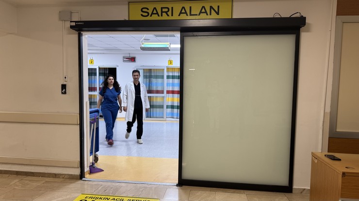 karadeniz-teknik-universitesi-ktu-farabi-hastanesinde-gorevli-prof-dr-atila-turkyilmaz-ile-kizi-asistan-dr-caglasu-turkyilmaz-ayni-hastanede-hayat-kurtarmak-icin-oz-1.jpg