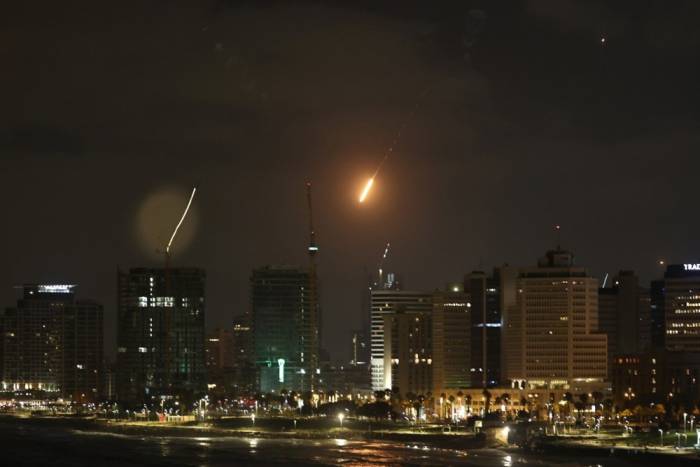 İsrail: "Cuma Gününden Bu Yana İran Tarafından 350 Kadar Balistik Füze Fırlatıldı"