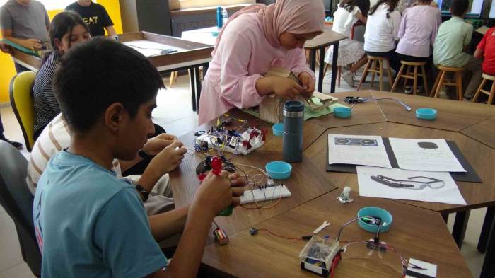 Gercüş’te Öğrenciler Robotik Kodlamayla Hayatı Kolaylaştıracak Projeler Üretiyor