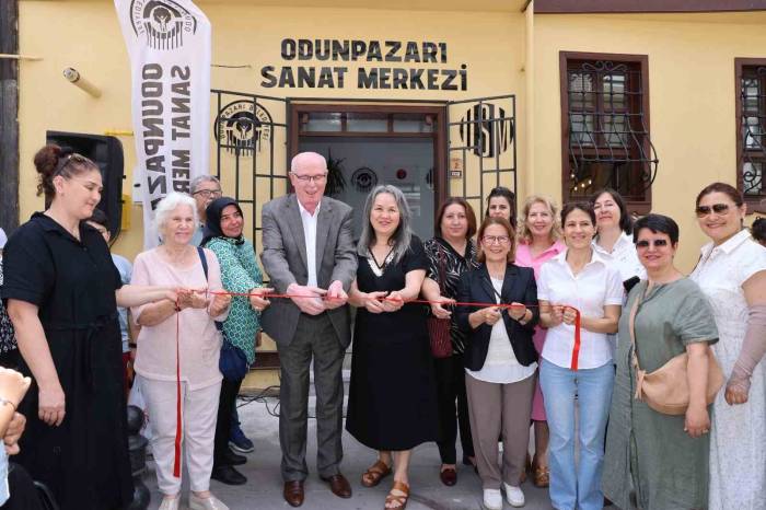 Odunpazarı Belediyesi Halk Merkezleri ‘Yıl Sonu Çini Sergisi’ Açıldı